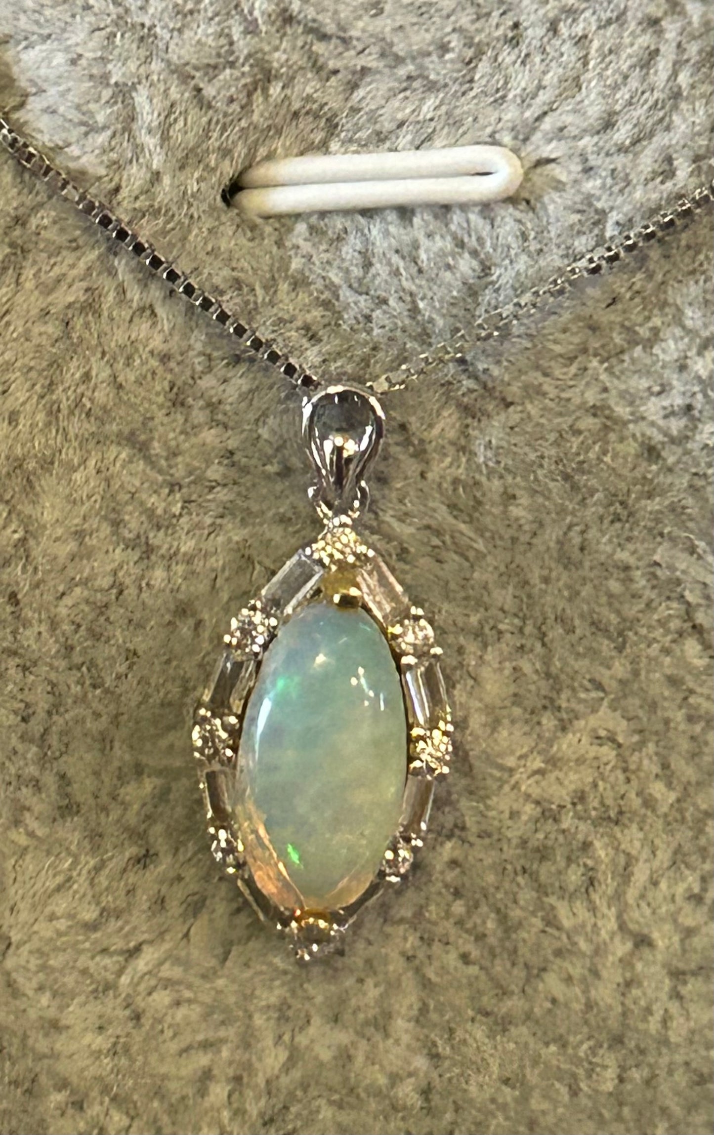Necklace(s) - Opal