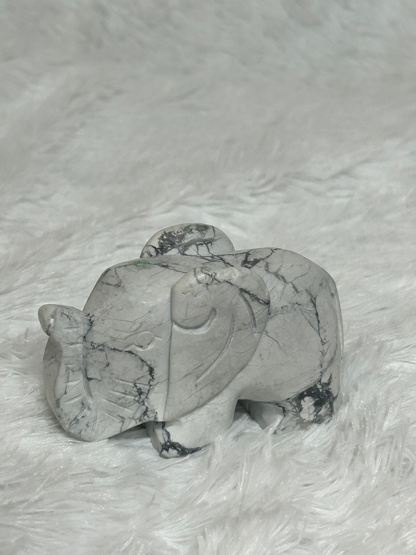 Elephant(s) - Howlite