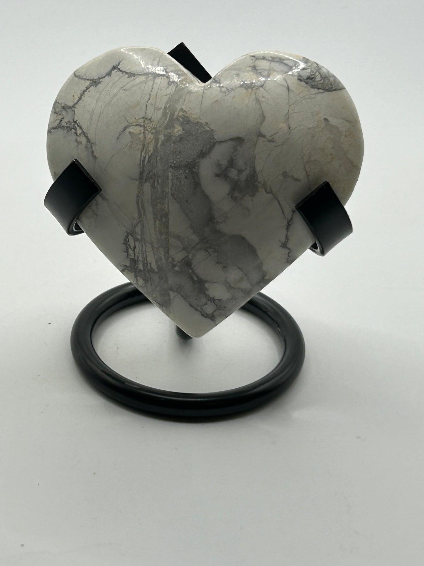 Heart(s) - Howlite