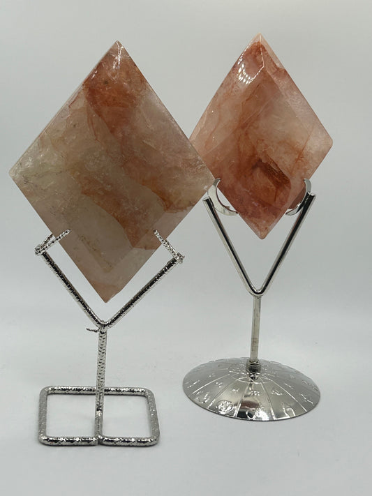 Diamond(s), Fire Quartz (Stand Included)